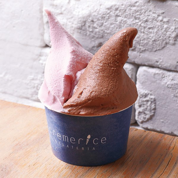 ジェラテリア クレメリーチェ「高島屋限定 北海道クリームチーズの余市いちごソースとチョコラータ」（1カップ2フレーバー601円・5月17日～23日）