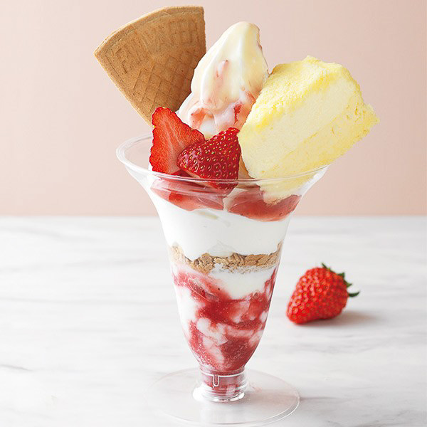 小樽洋菓子舗ルタオ「高島屋限定 十勝加藤牧場ミルクと北海道いちごパフェ」（1カップ1100円・5月10日～23日）