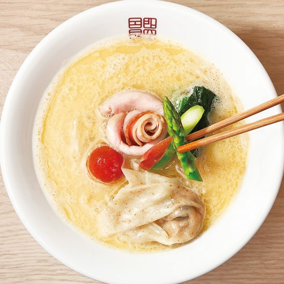 中華そば 色即是空「新宿高島屋限定 鶏白湯 塩（わんたん入）～アスパラ添え～」（1人前1100円・5月10日～16日）