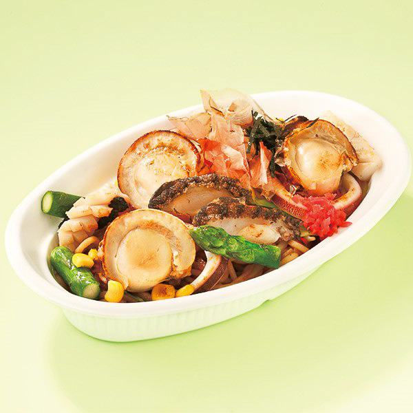 粉もんず 豊岡本店「新宿高島屋限定 海の幸とアスパラコーンどっさり旭川しょうゆバター焼きそば」（1パック1620円・5月10日～16日）