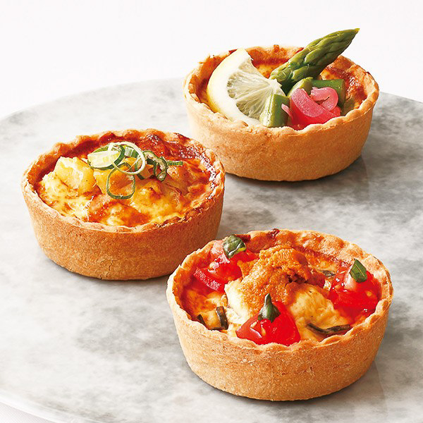 &PAN MARKET and  BAKERY「アスパラレモンのキッシュ」（1個421円）、「インカのめざめ・ベーコンのキッシュ」（1個381円）、「ウニと昆布・トマトのキッシュ」（1個551円・5月17日～23日）