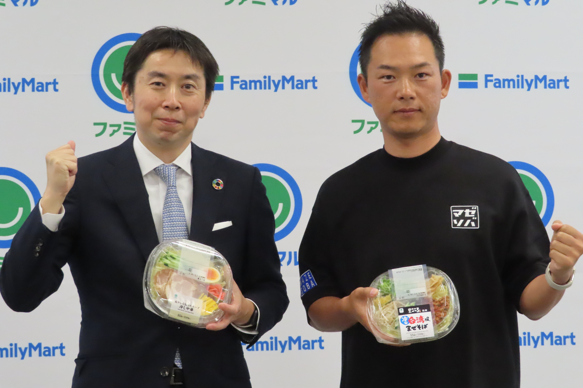 商品本部の木内智朗氏（左）と麺屋こころ 代表取締役の石川琢磨氏