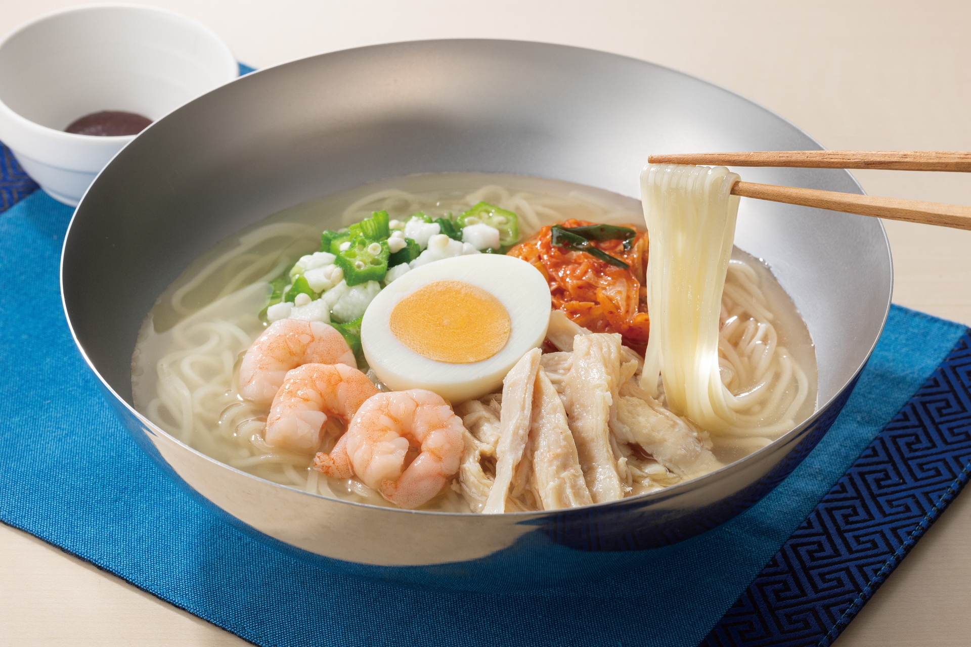 「海老と蒸し鶏のコク旨 冷麺」（750円）