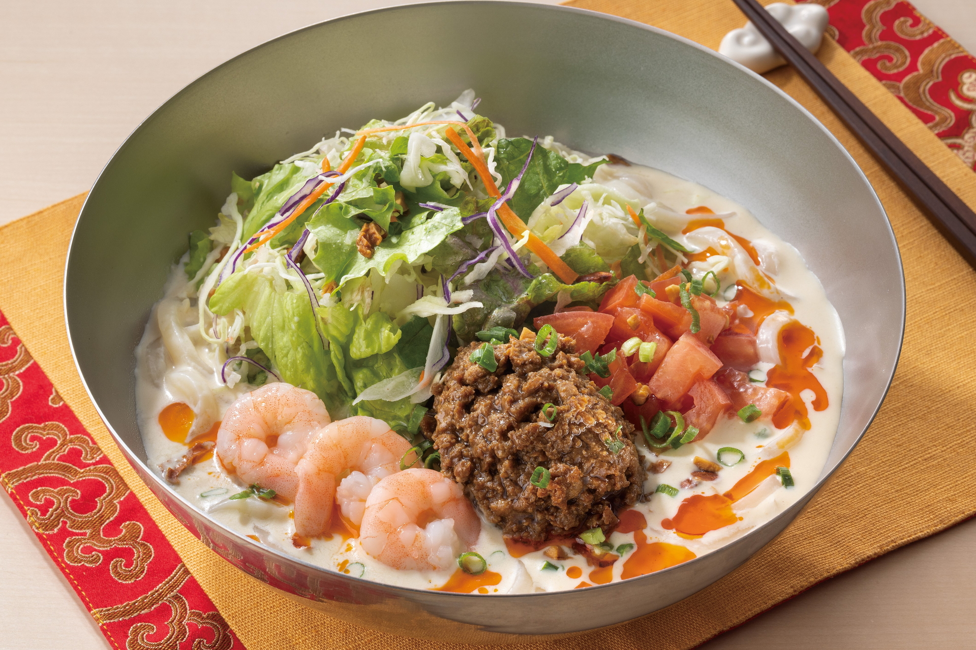 「胡麻香る 冷やし豆乳担々うどん」（750円）