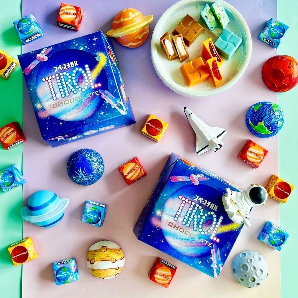 宇宙モチーフのチロルチョコ「スペースチロルBOX」6月6日発売 - グルメ