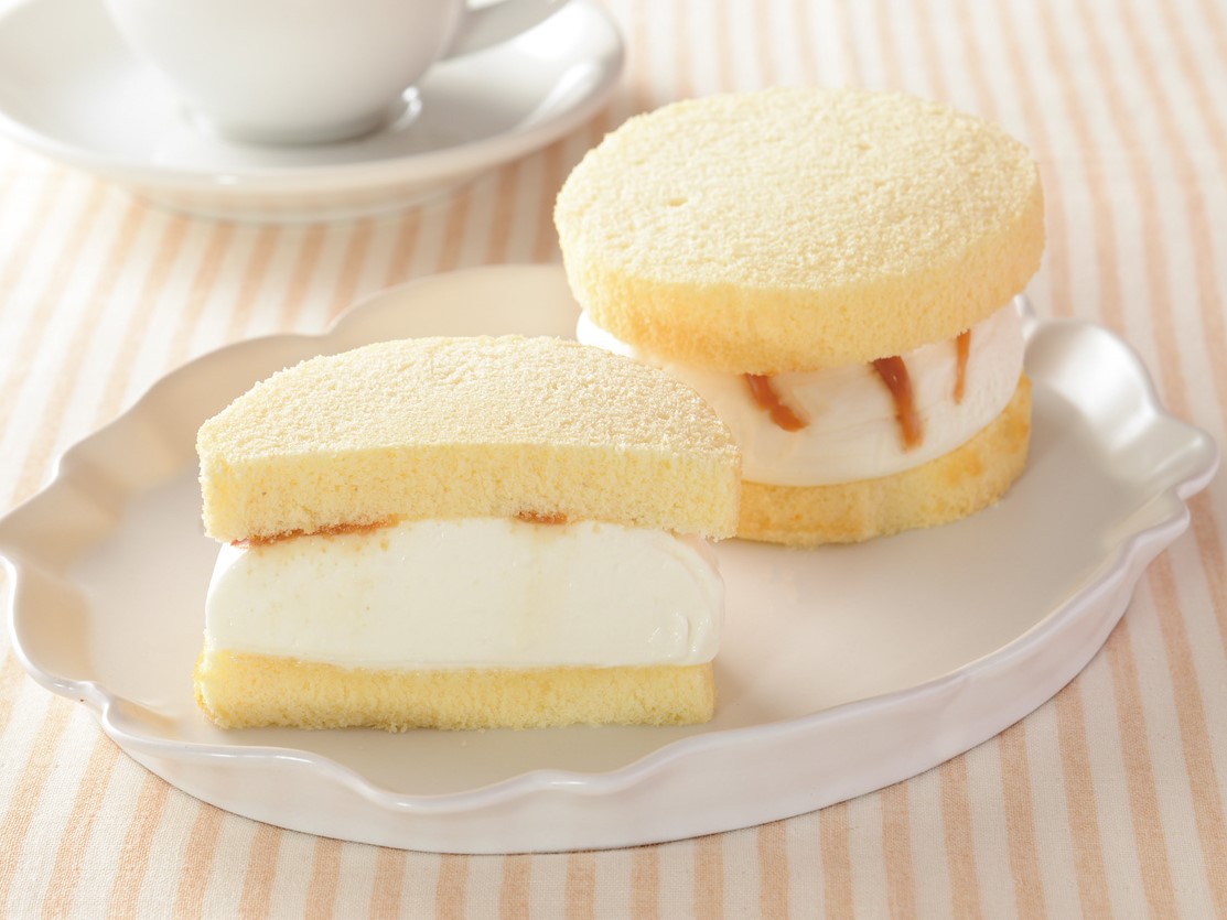 UchiCafe おもいきりクリームサンド withたんぱく質（キャラメルソース入り）