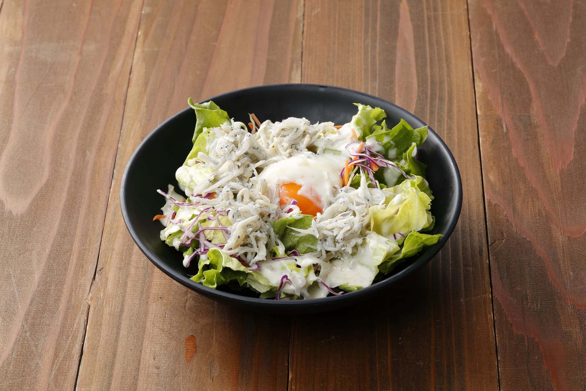 釜揚げしらすの温玉シーザーサラダ