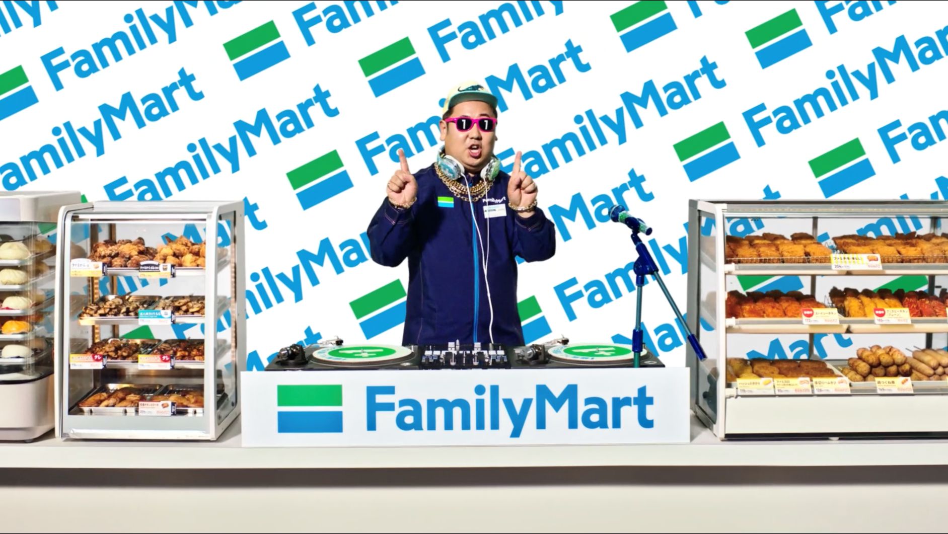 DJ店長こと中川大輔さんを起用したテレビCM「1個買うと、1個もらえるコール2023」篇