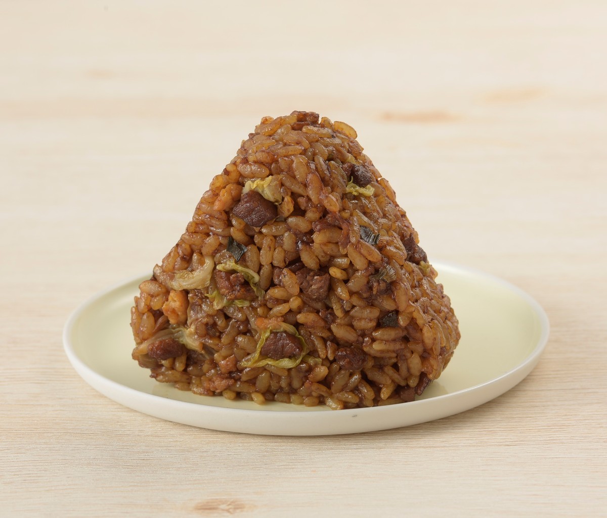 「栃木県産豚肉の黒チャーハンおにぎり」（184円）