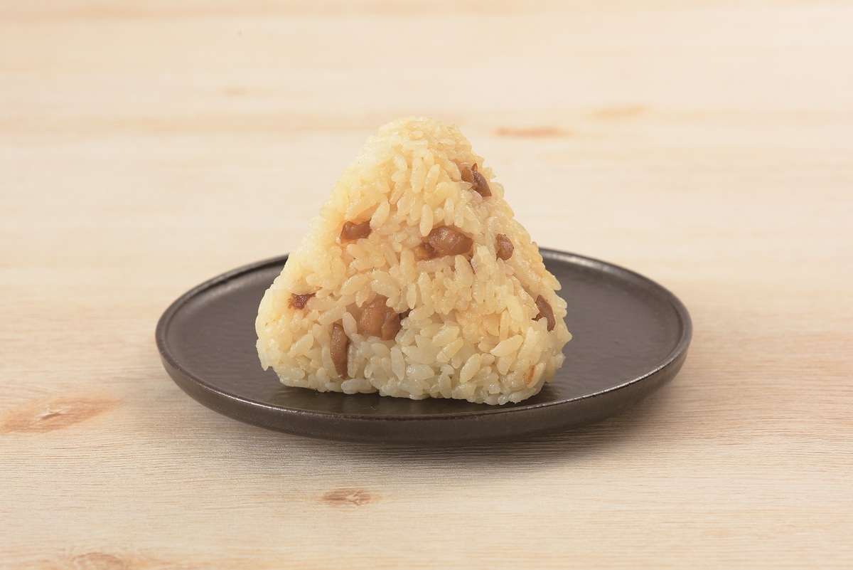 「千葉県産鶏肉の鶏めしおにぎり」（184円）