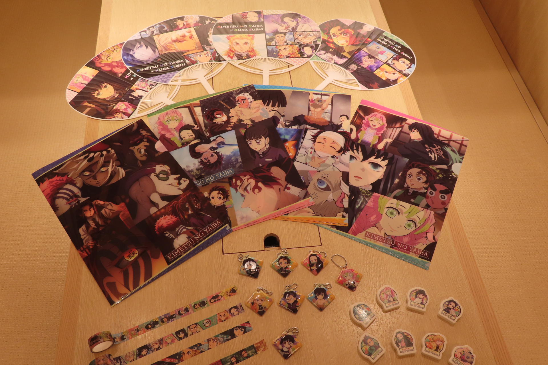 2500円の会計ごとにオリジナルグッズがプレゼントされる &copy;吾峠呼世晴/集英社・アニプレックス・ufotable