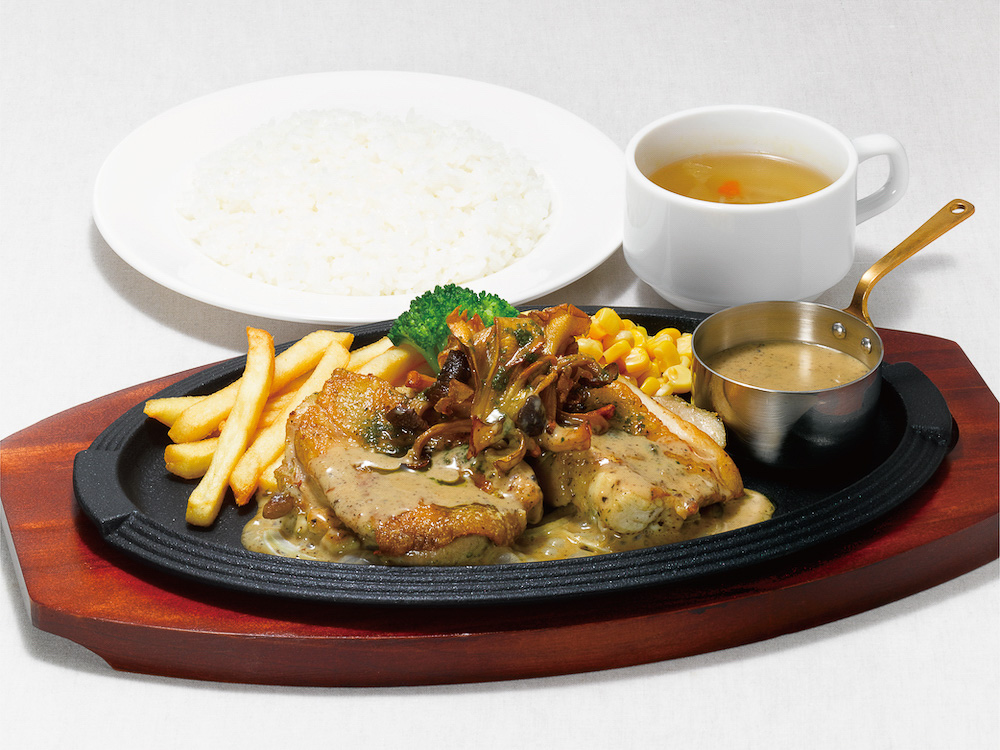 「チキングリルポルチーニクリームソースランチ（スープ・ライス付）」（1078円/スペシャルランチ1518円）