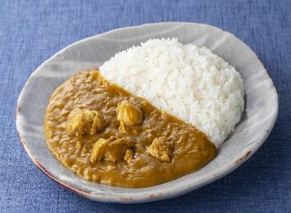 「大山どり肉のチキンカレー」（498円）