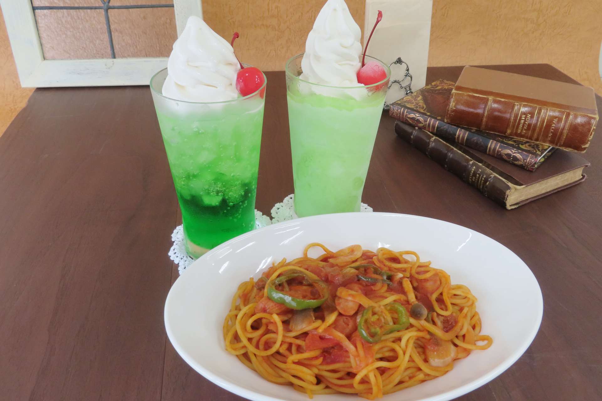 サンマルクカフェから昭和レトロなナポリタンとクリームソーダが登場