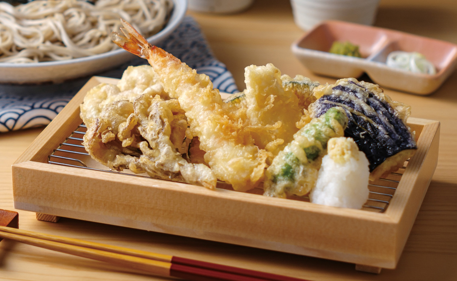 オープン翌年2016年からミシュランガイド一つ星を7年連続で獲得しているニューヨーク・マンハッタンの「天婦羅まつ井」の技術とノウハウを継承した、リーズナブルで本格的な天ぷらを提供