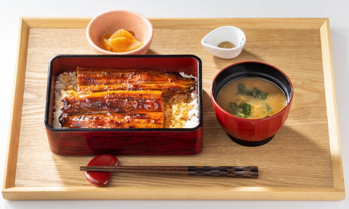 「国産鰻のうな重」（2880円）