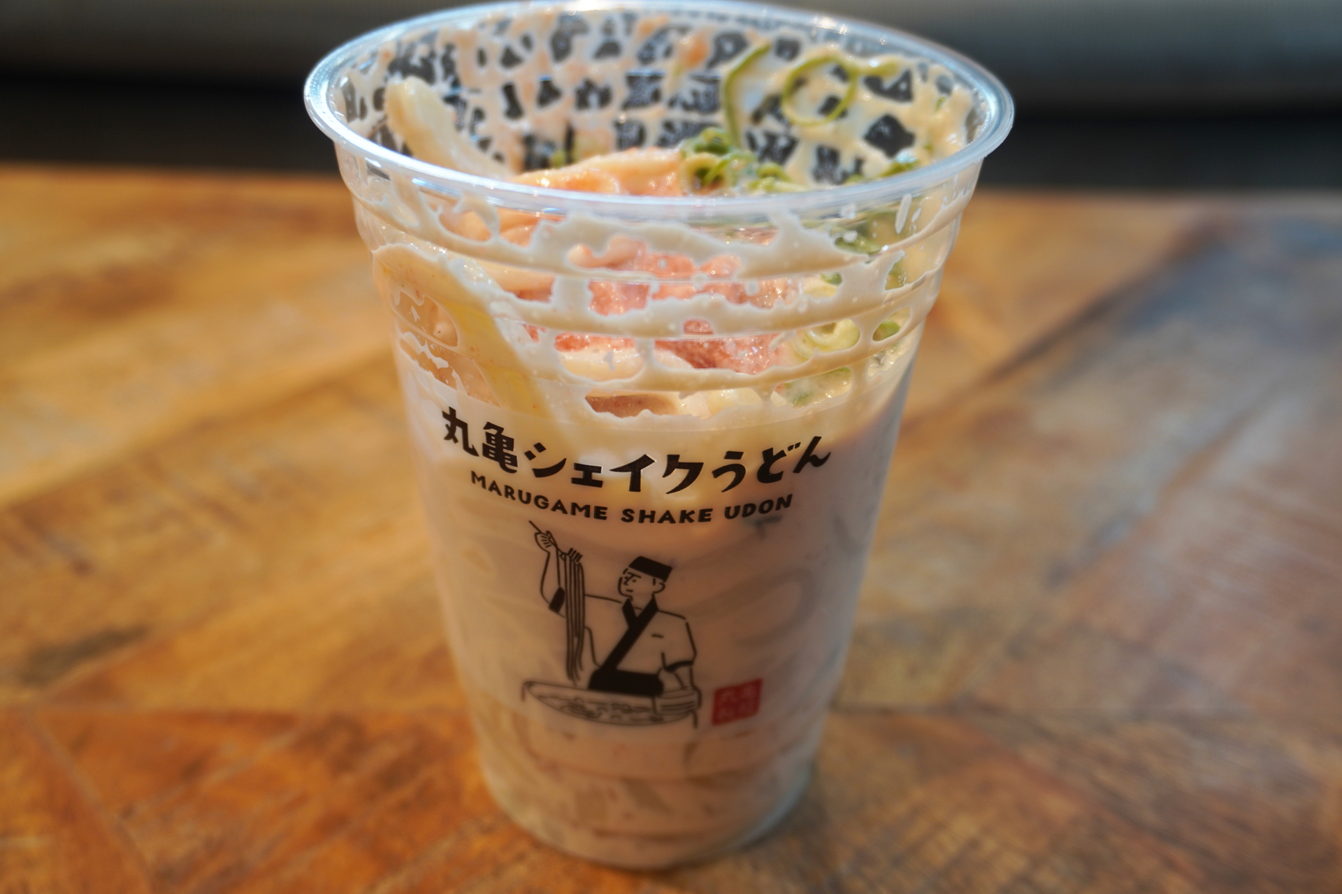 振ることで簡単に具材がすべて混ざる