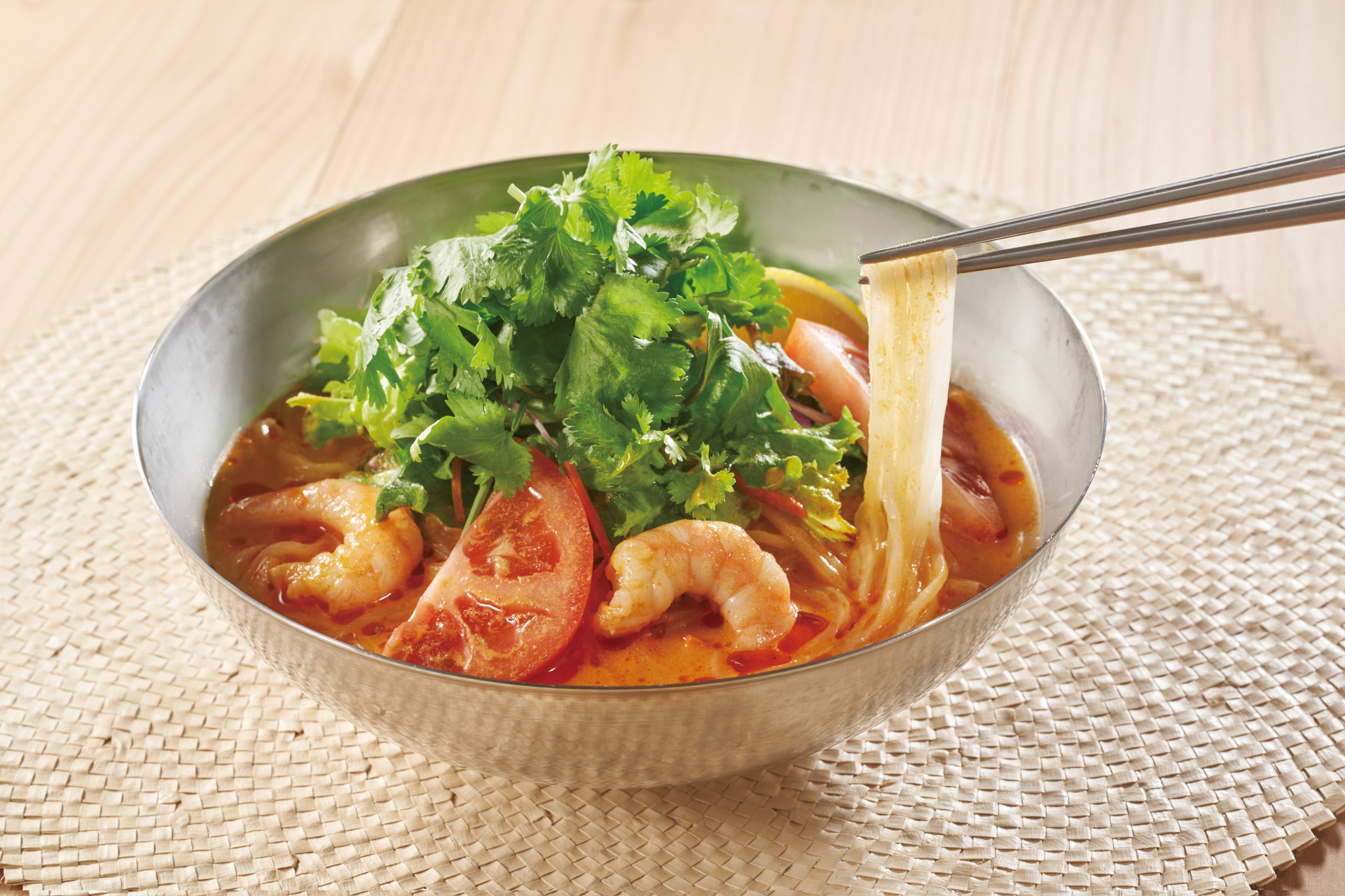 「エスニック トムヤム冷麺」（1099円）
