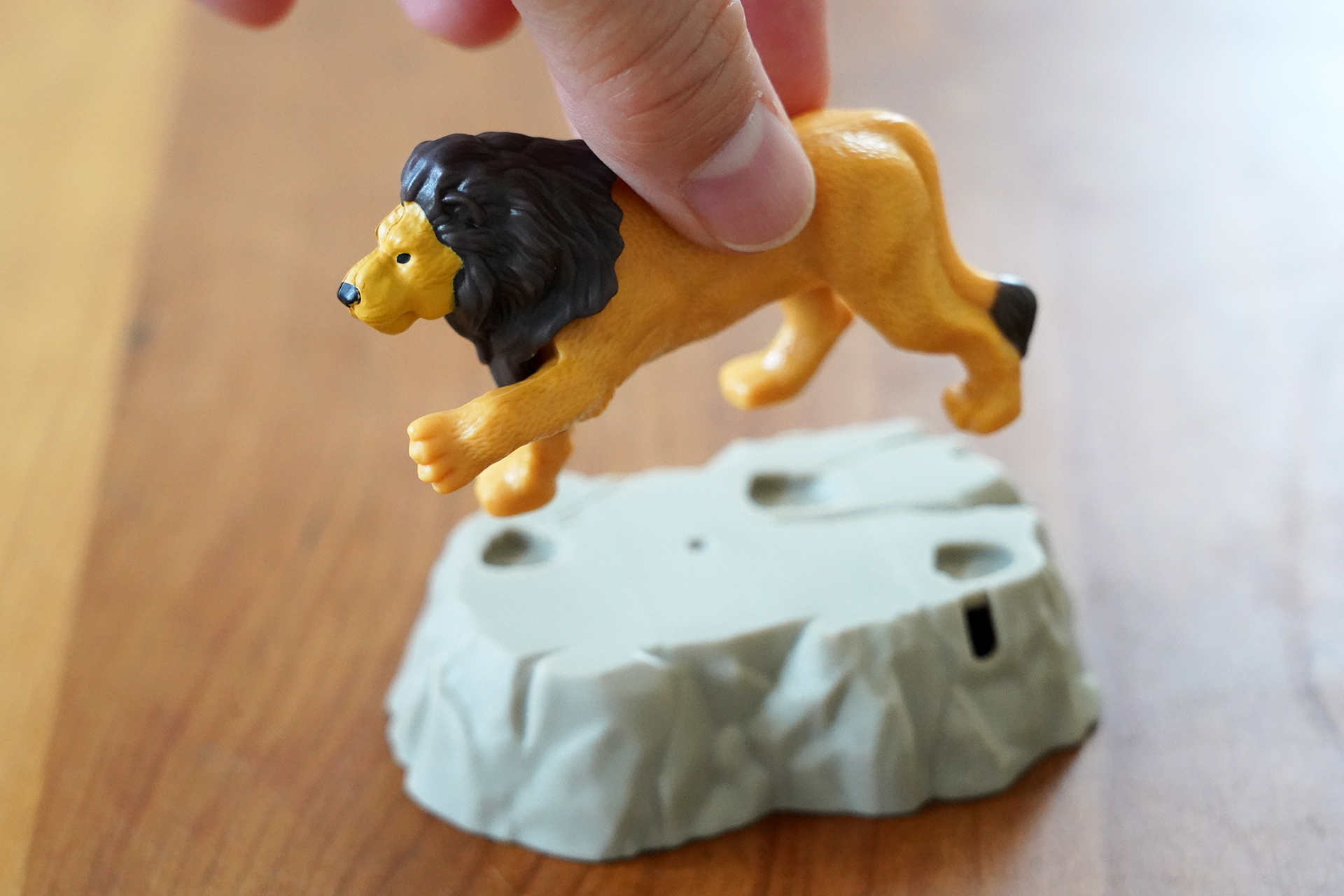 付属パーツに立たせてみよう