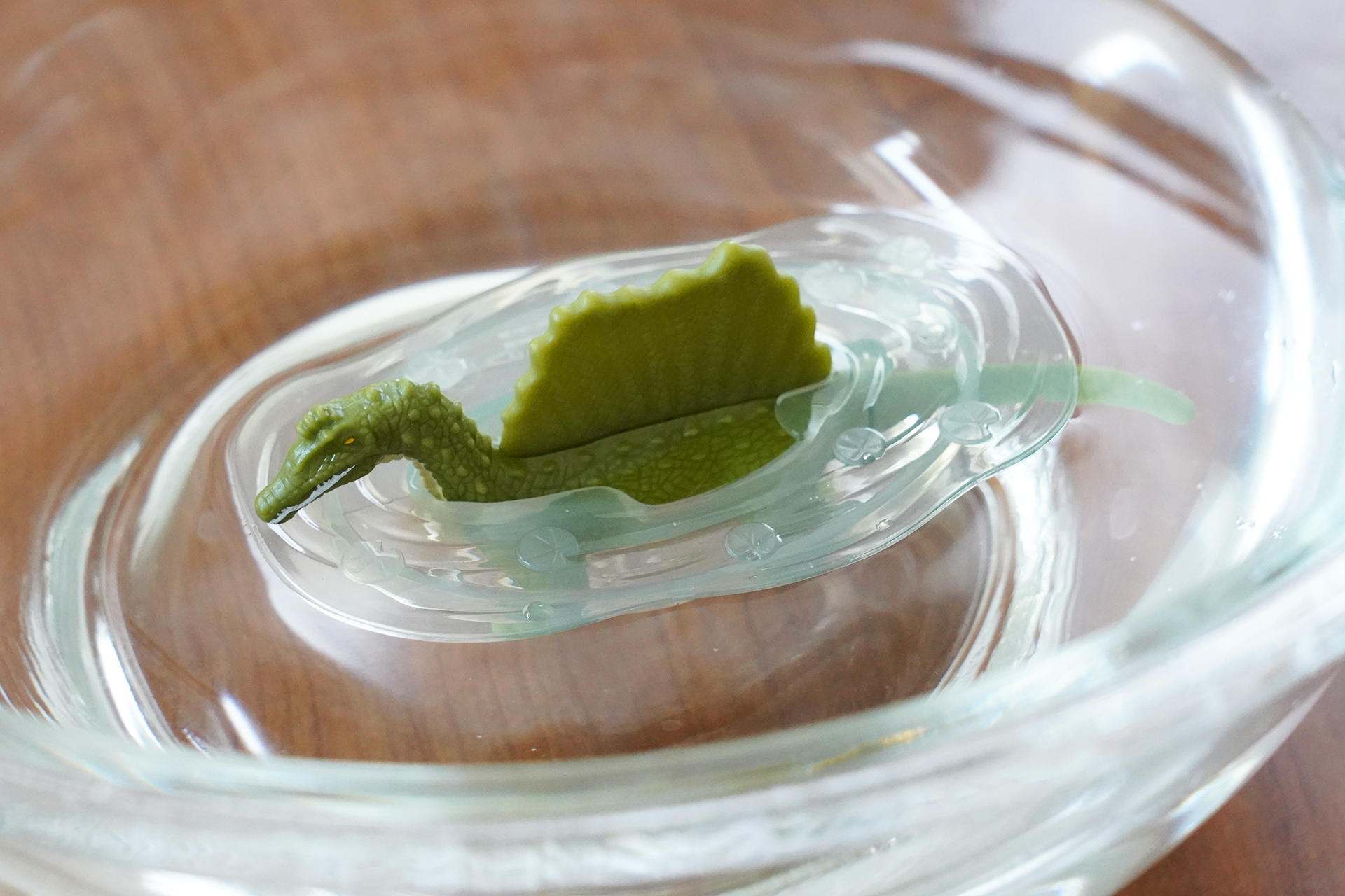 水面のパーツと合体させると水に浮かべることができる