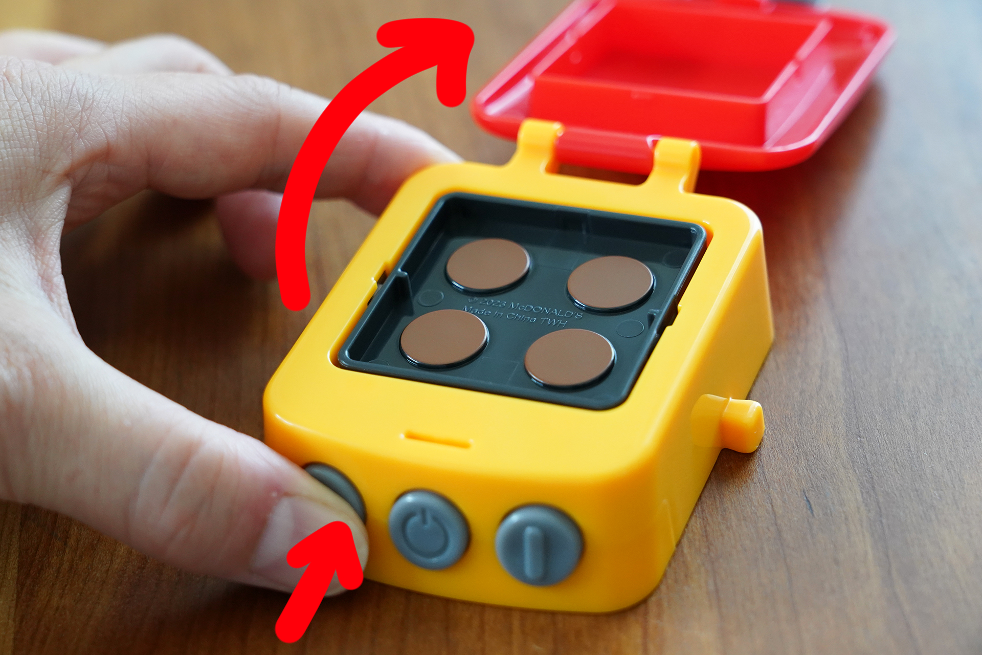 ボタンを押しながら開けると、あら不思議！　焼けている