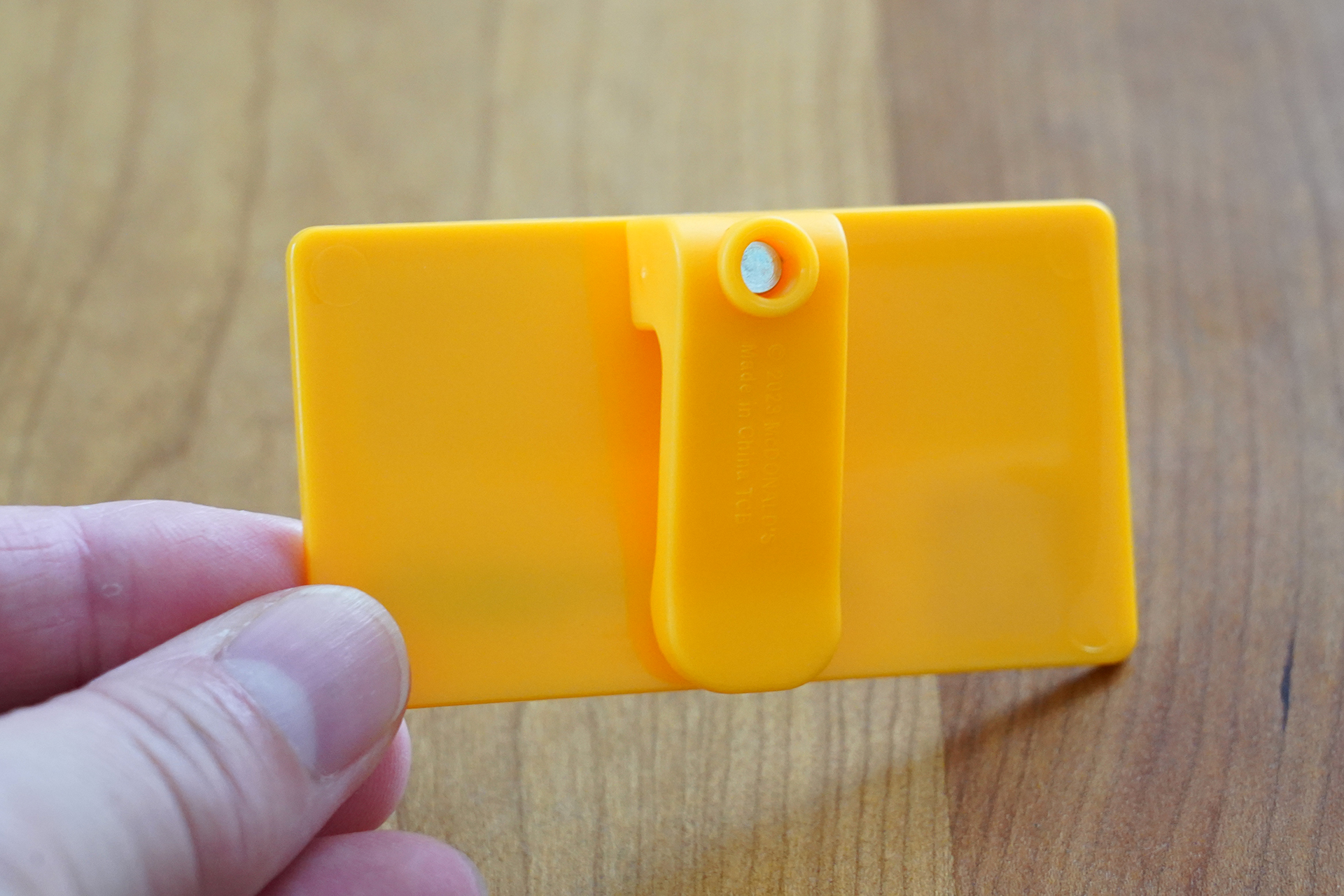 Tシャツのポケットなどに付けられる