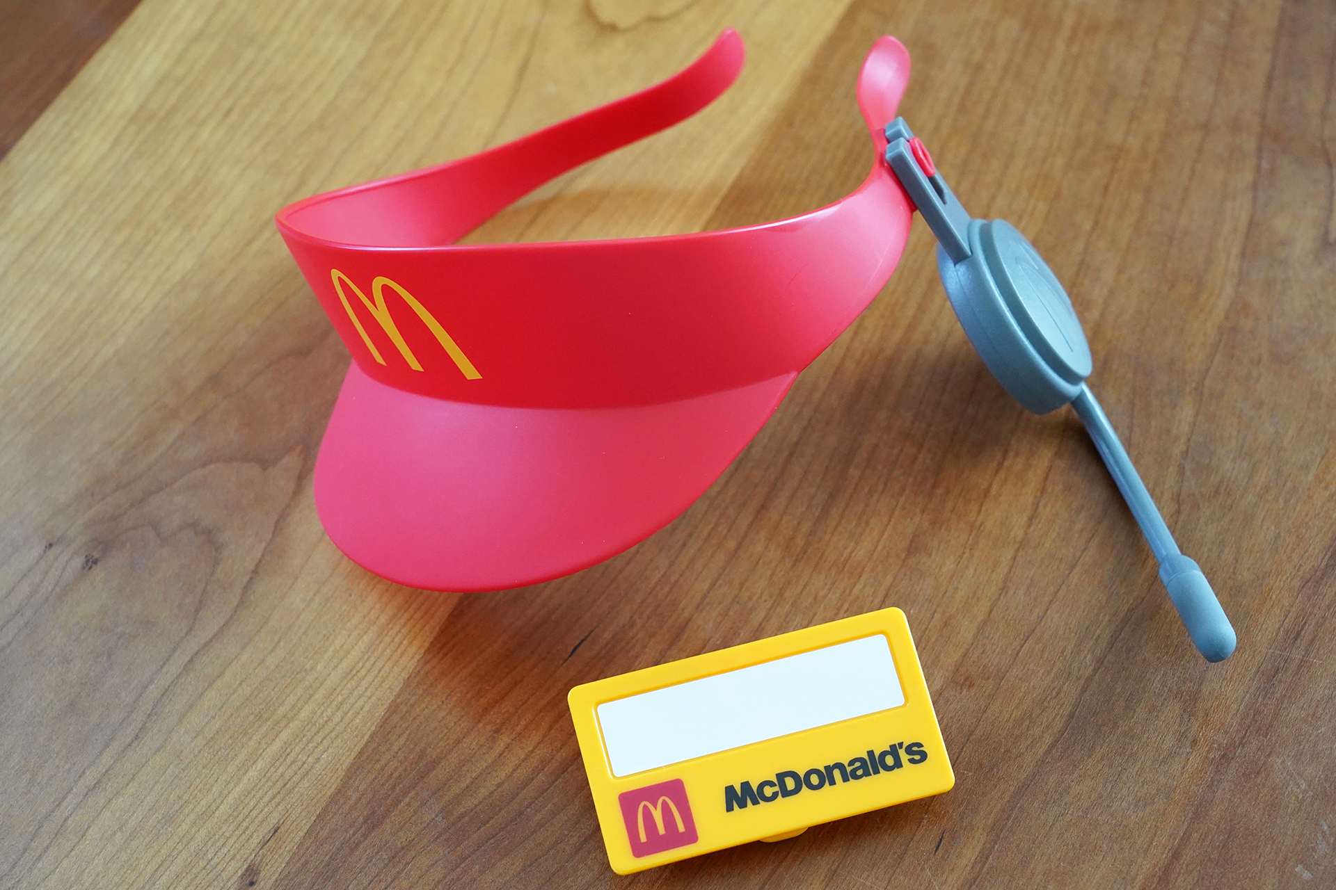 マクドナルドのクルーになりきれるプチコスプレだ