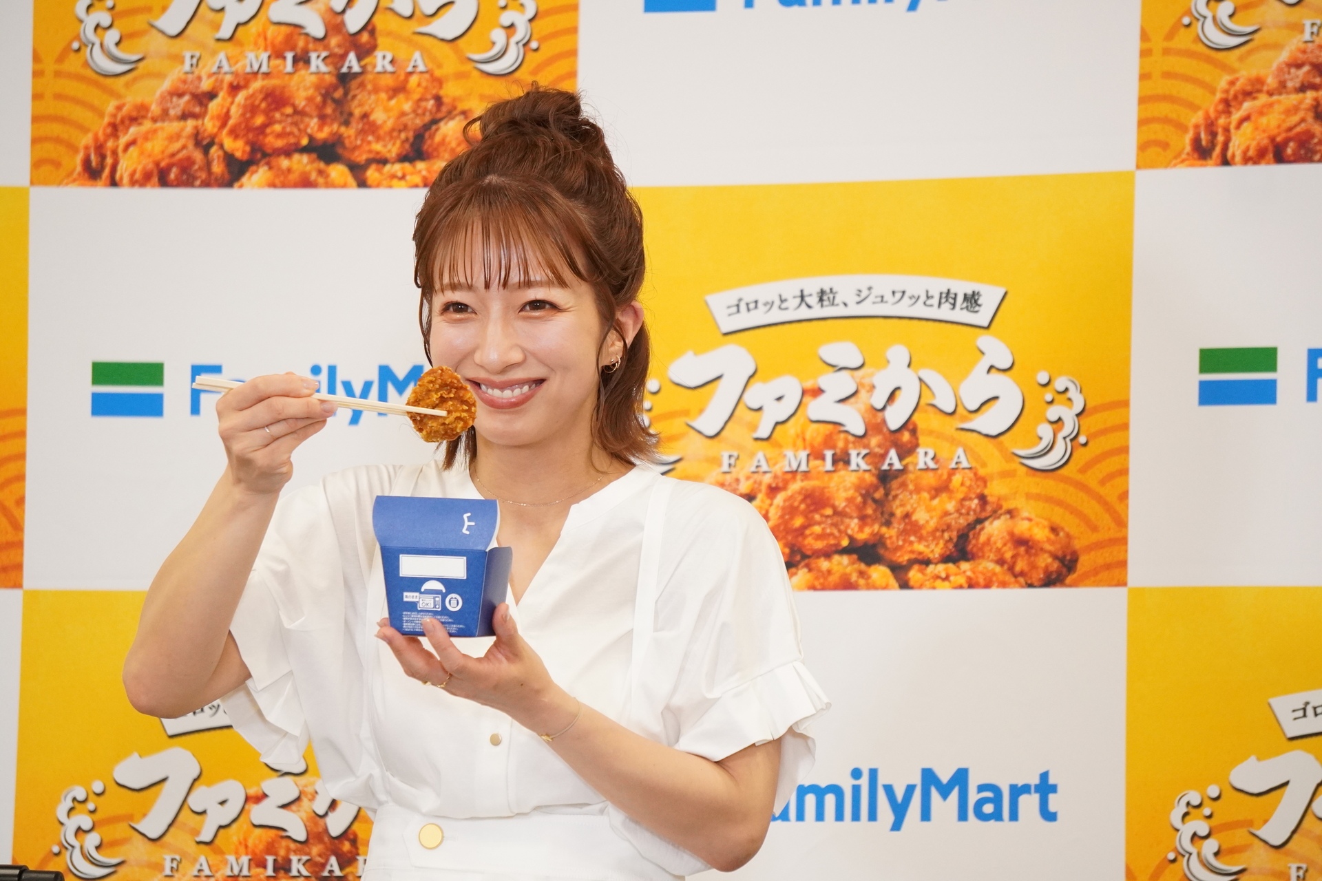 「ファミから（柚子こしょう）」は一口食べて、大好きとコメント。鼻からホワッと柚子こしょうの風味が抜ける感じ。10歳の次男でも食べられたので、子供も大人も楽しめると思うと語った