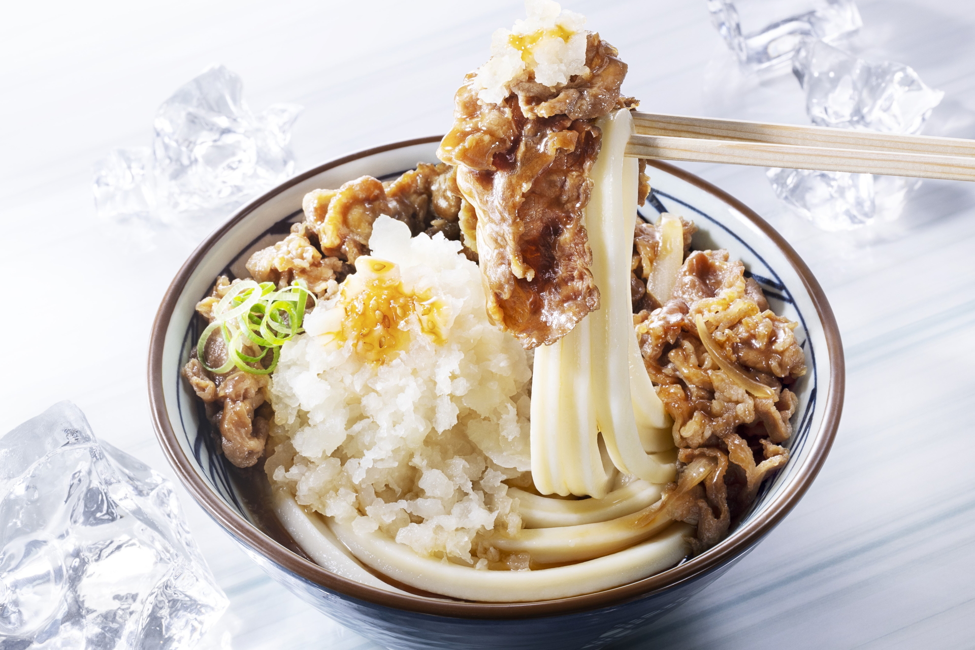 今年は特製ぽん酢を進化させ、より清涼感を感じられる仕立てにした「鬼おろし肉ぶっかけうどん」