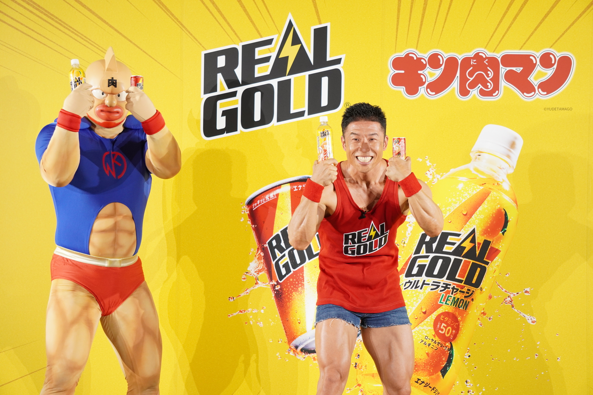 「キン肉マン」にちなんだボディビルのポージングを次々と披露。最後は「キン肉マン」と一緒に肉のカーテンがさく裂