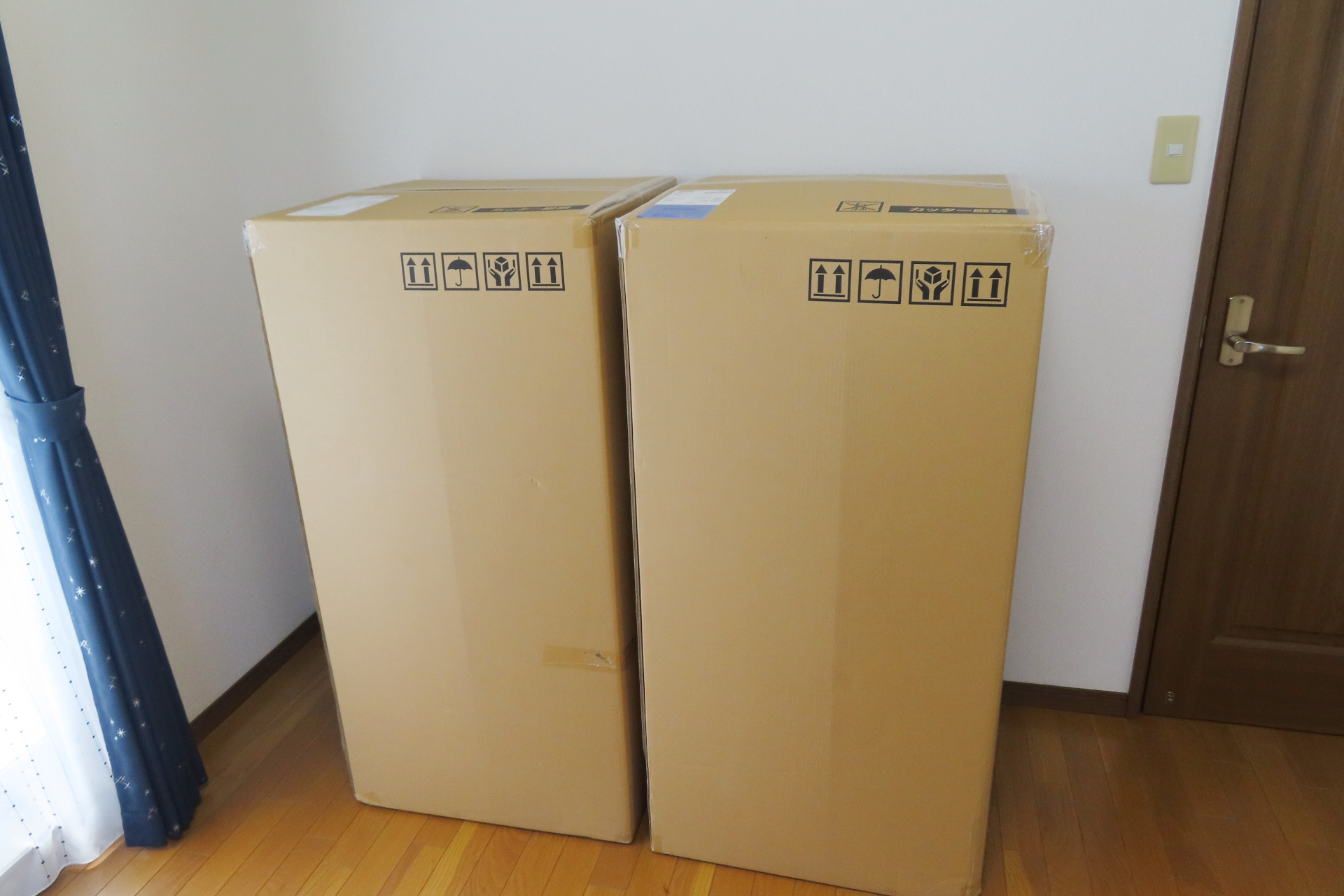 巨大なダンボールが2つ届く
