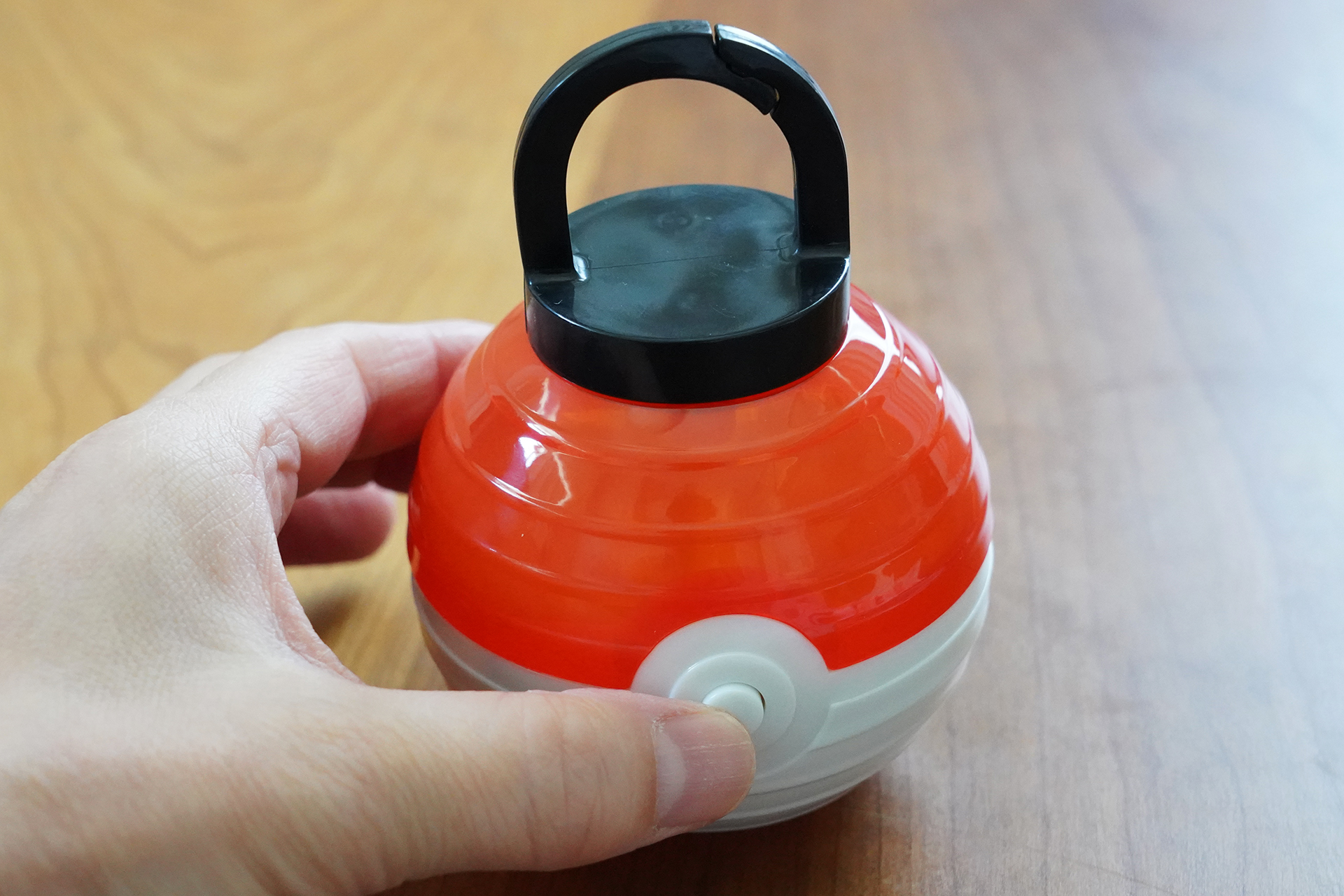 ボタンを押すと開く