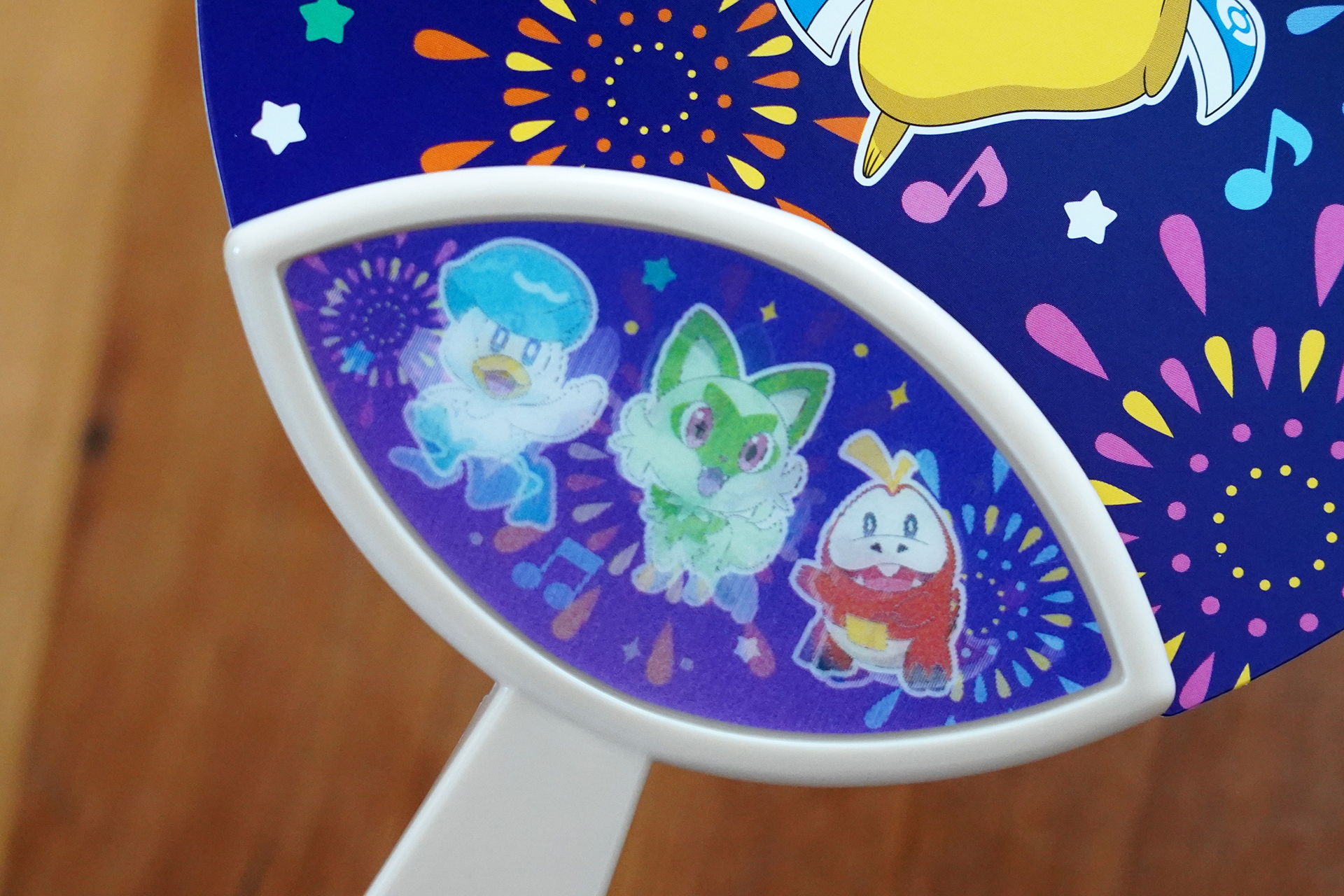 角度を変えると絵が変わる