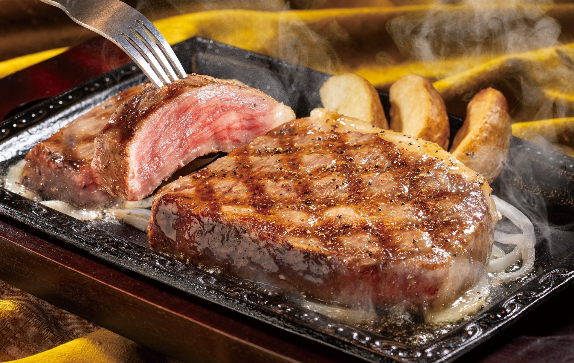 「厚切りサーロインステーキ」（約400g 6000円）