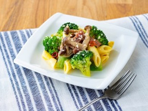 「音更産ブロッコリーのペペロンチーノ風サラダ」（270円）