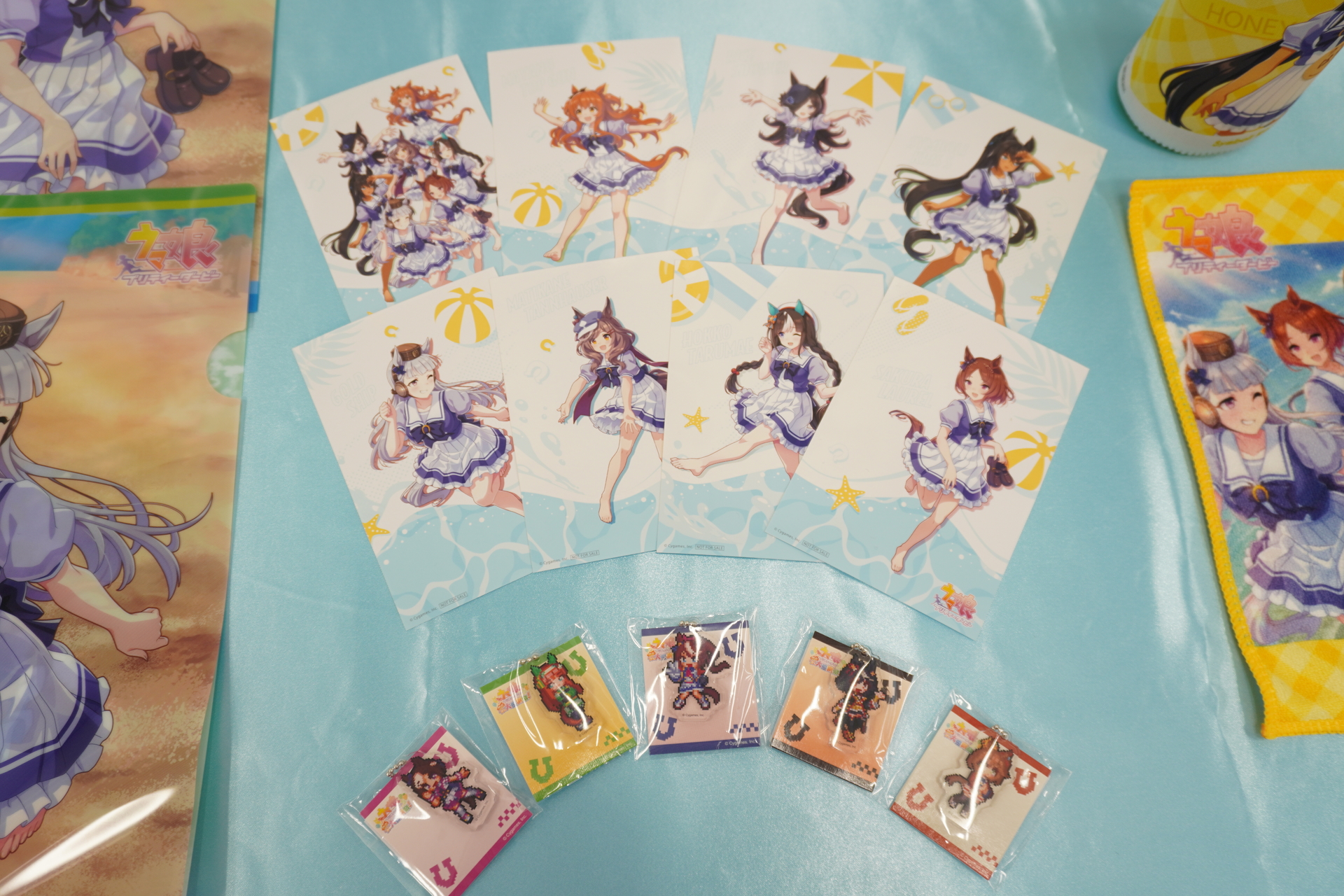 「ウマ娘 プリティーダービー 熱血ハチャメチャ大感謝祭 ドット絵アクリルチャーム」と「オリジナルブロマイド」