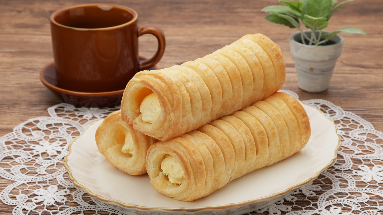 ローソンストア100 8月後半の新商品「パイコロネ（カスタードホイップ）」