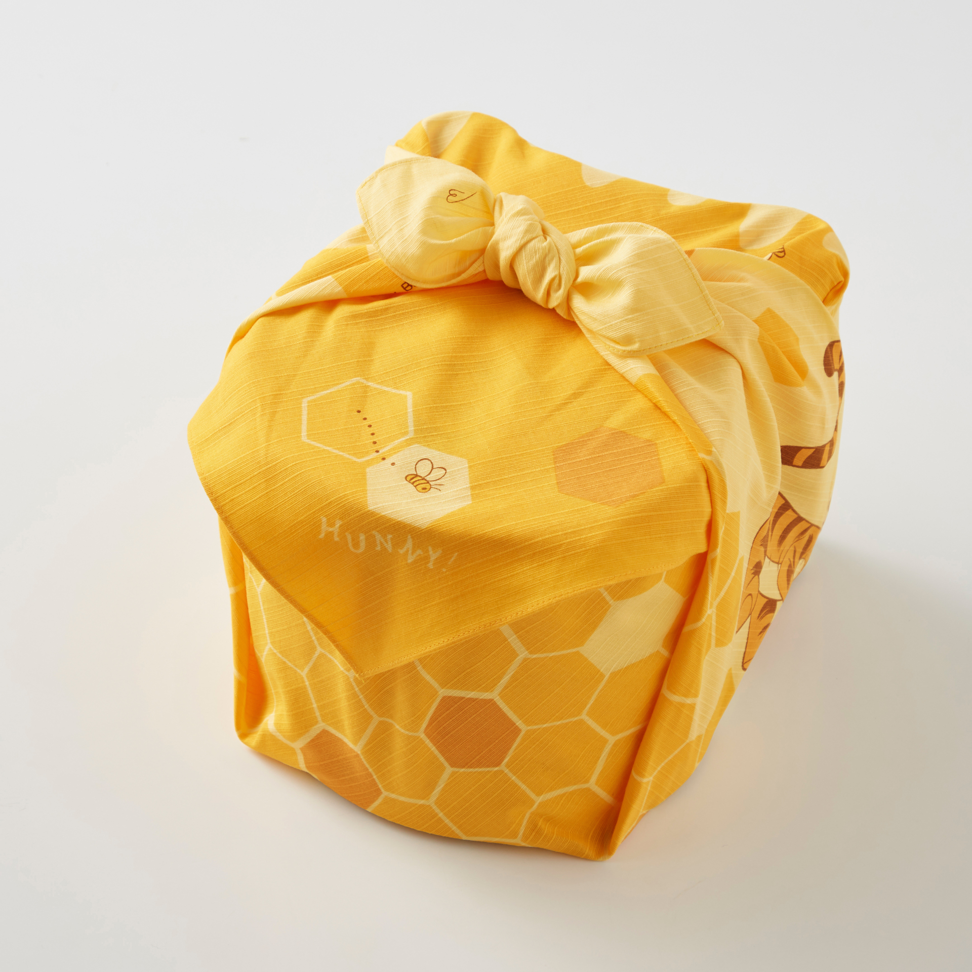 おせち・三段重「くまのプーさん」（2万5900円）