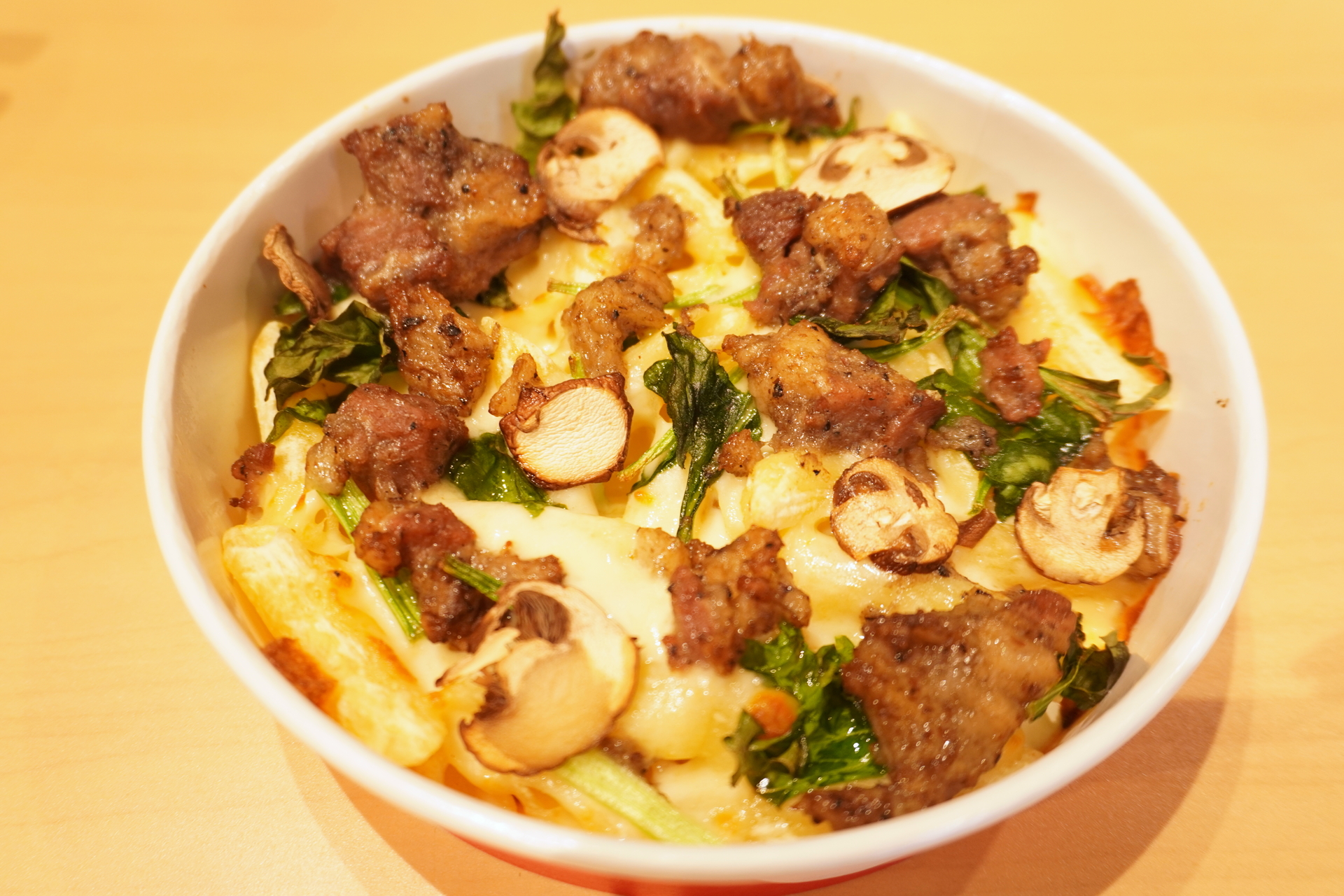 「ピザパスタボウル 炭火焼ビーフ」