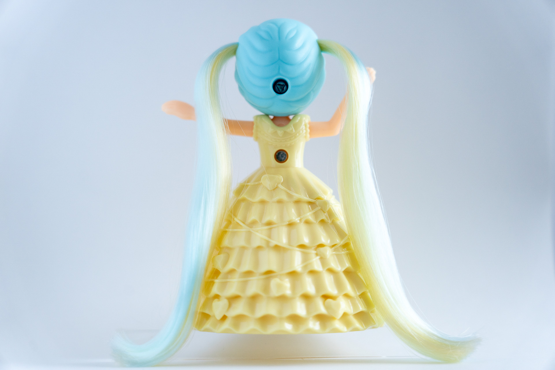 水色と黄色の髪のツインテール