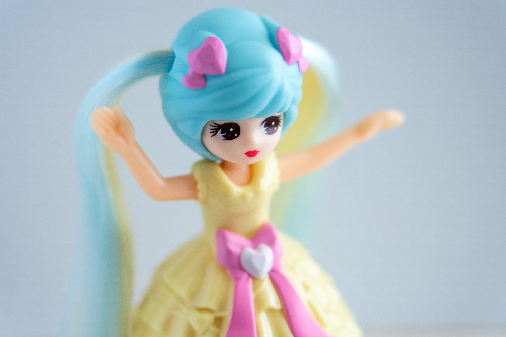 水色と黄色の髪のツインテール