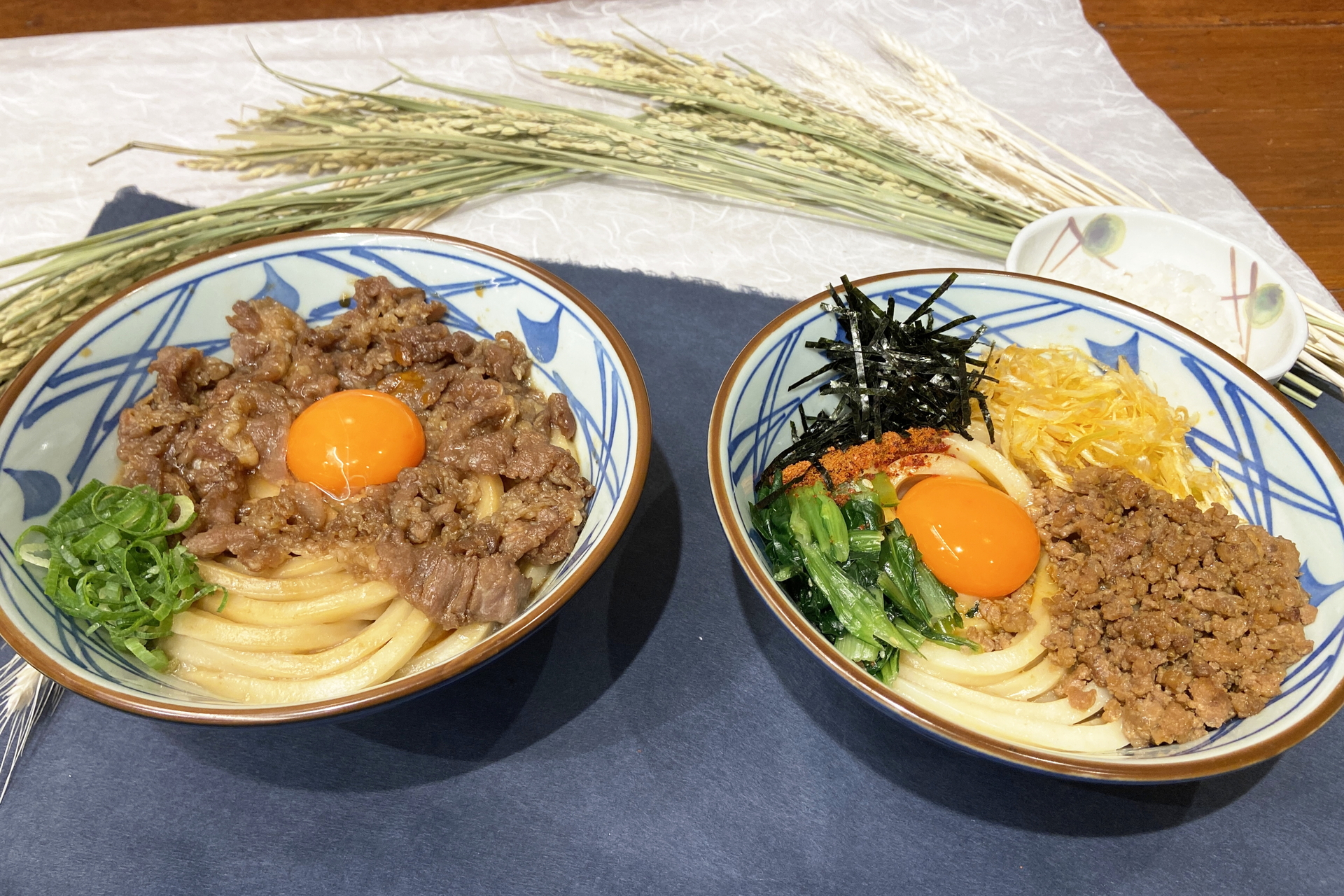 丸亀製麺「焼きたて牛すき釜玉うどん」「うま辛まぜ釜玉うどん」