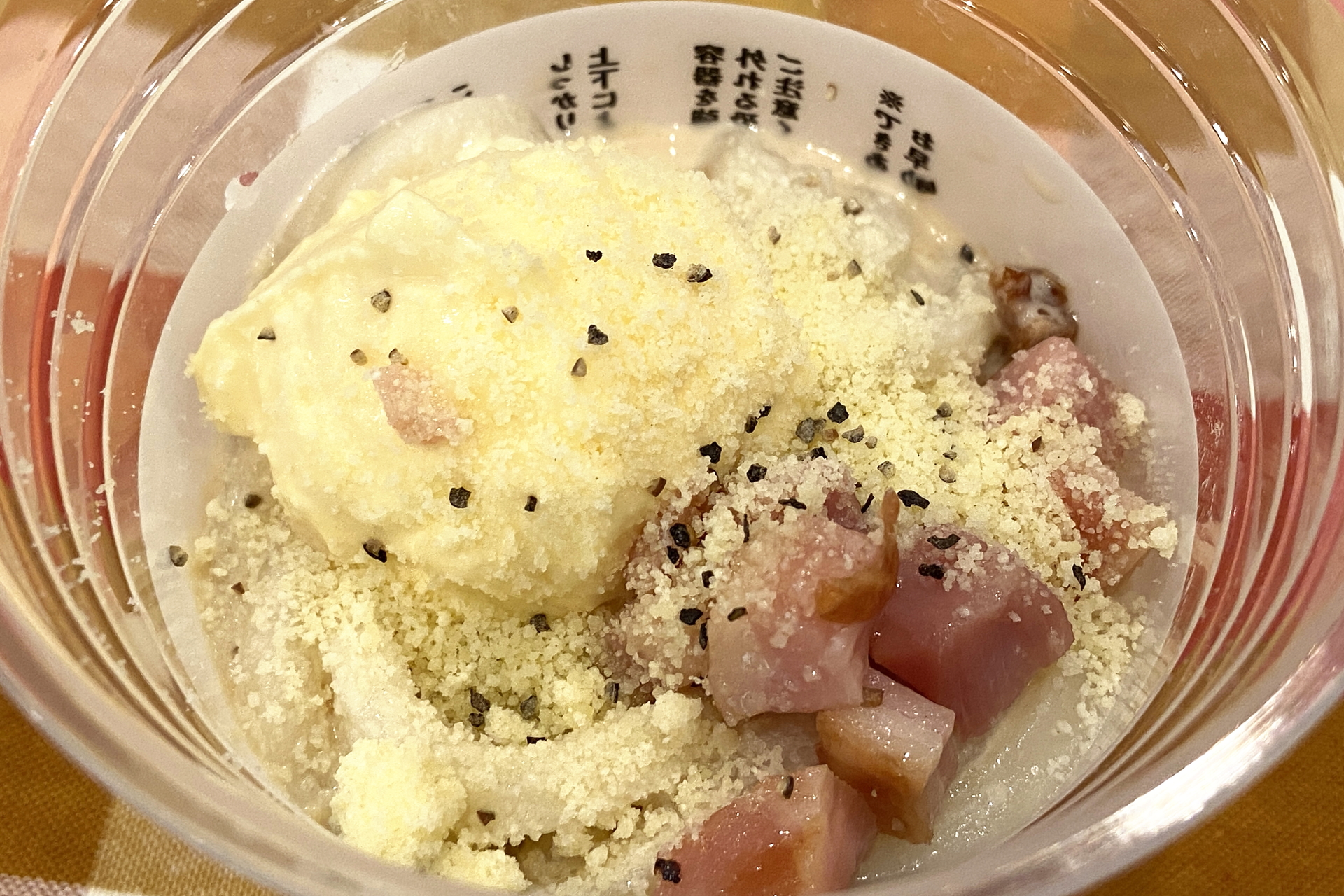 冷したカルボナーラは新感覚。とにかく濃厚でガーリックやベーコン、チーズソースがやみつきになる
