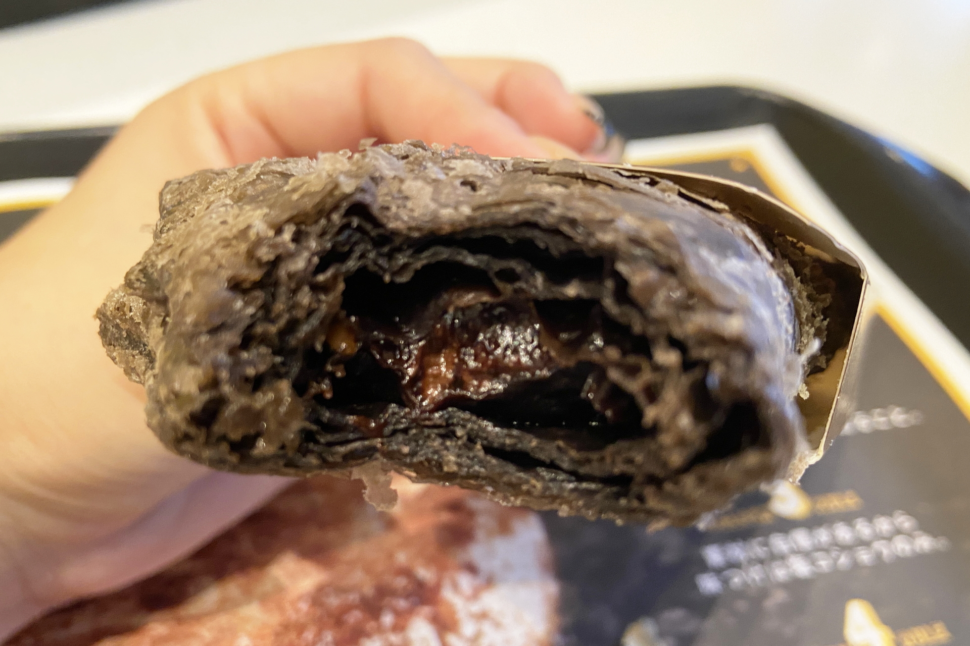 ココアバターの量が増え、よりチョコレートの濃厚な風味を味わいを感じられる