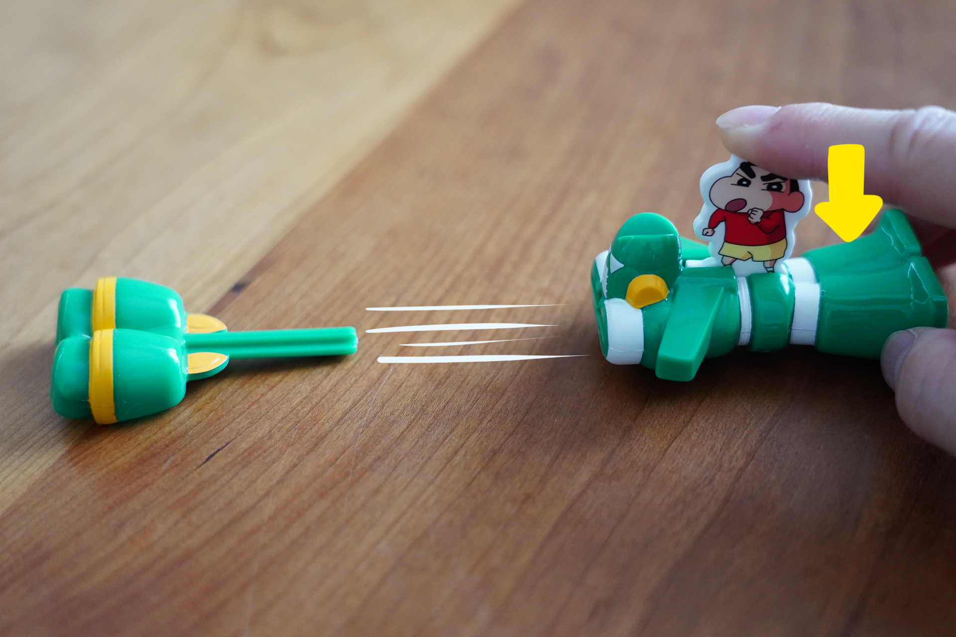 しんちゃんを押し込むとロボの腕が飛び出すぞ