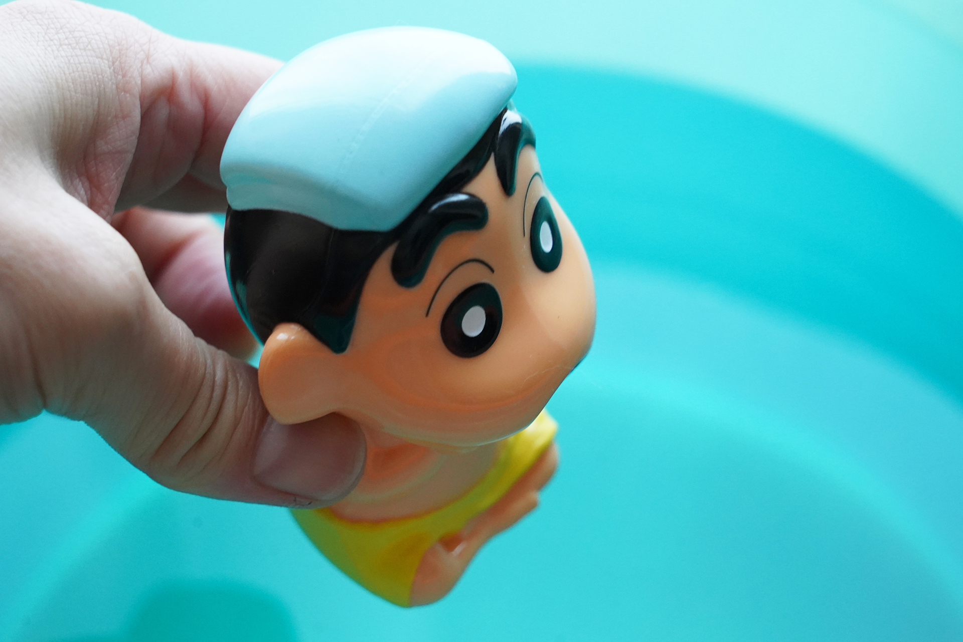 お尻のあたりに穴が開いている