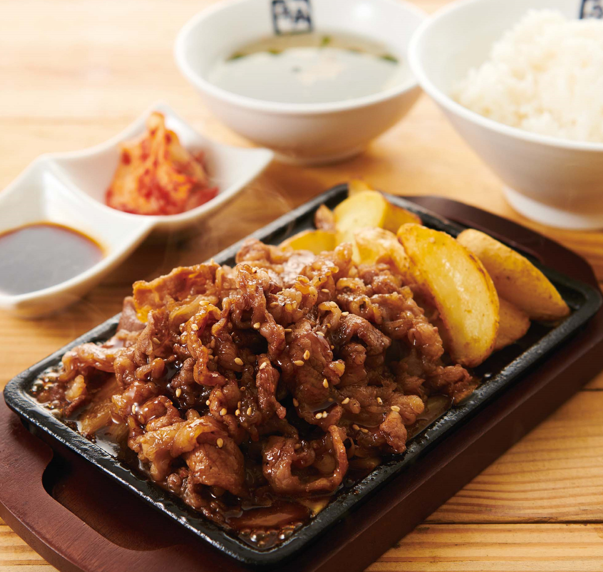 「カルビ焼き定食」（979円）
