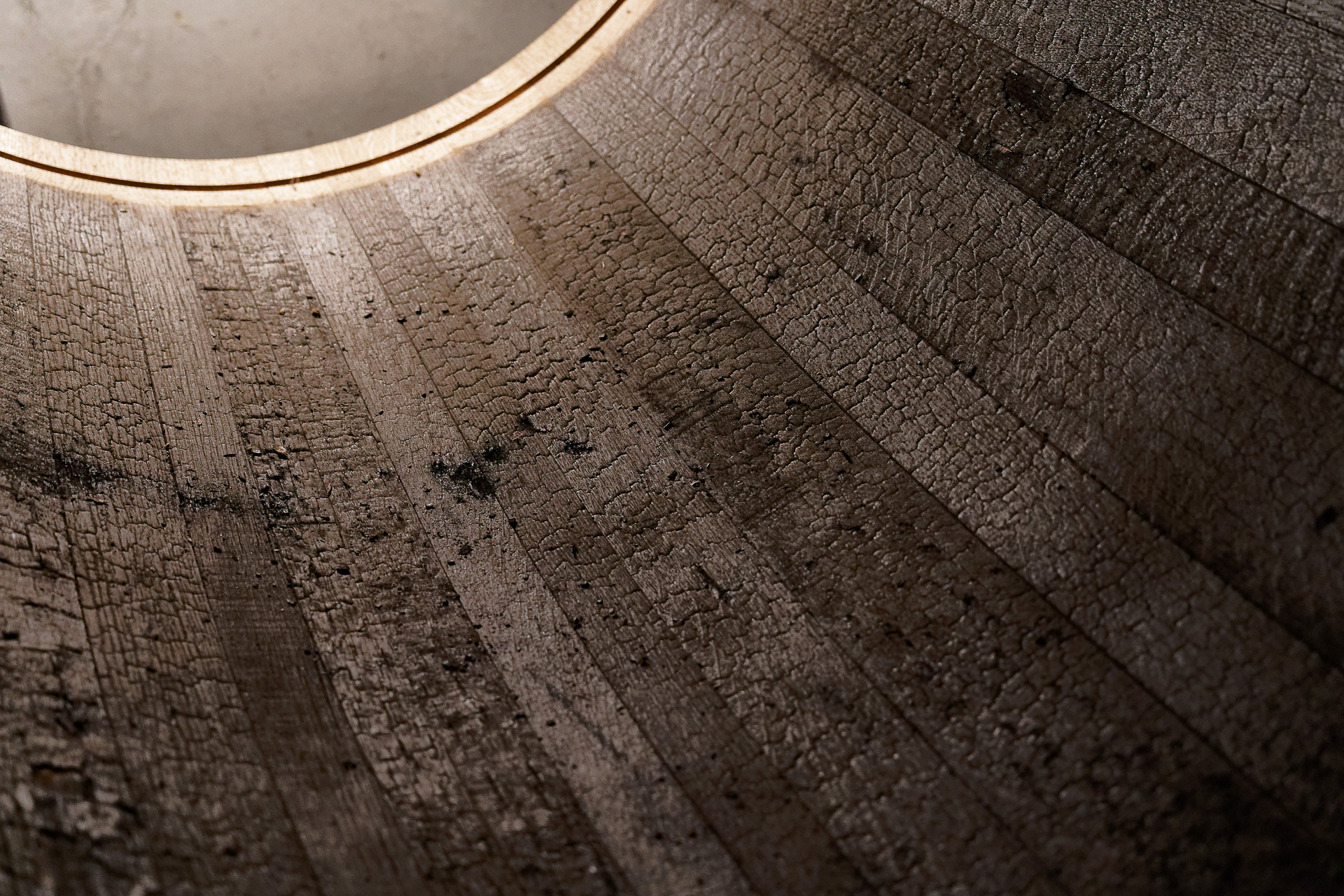 内部を焦がした（チャーした）樽