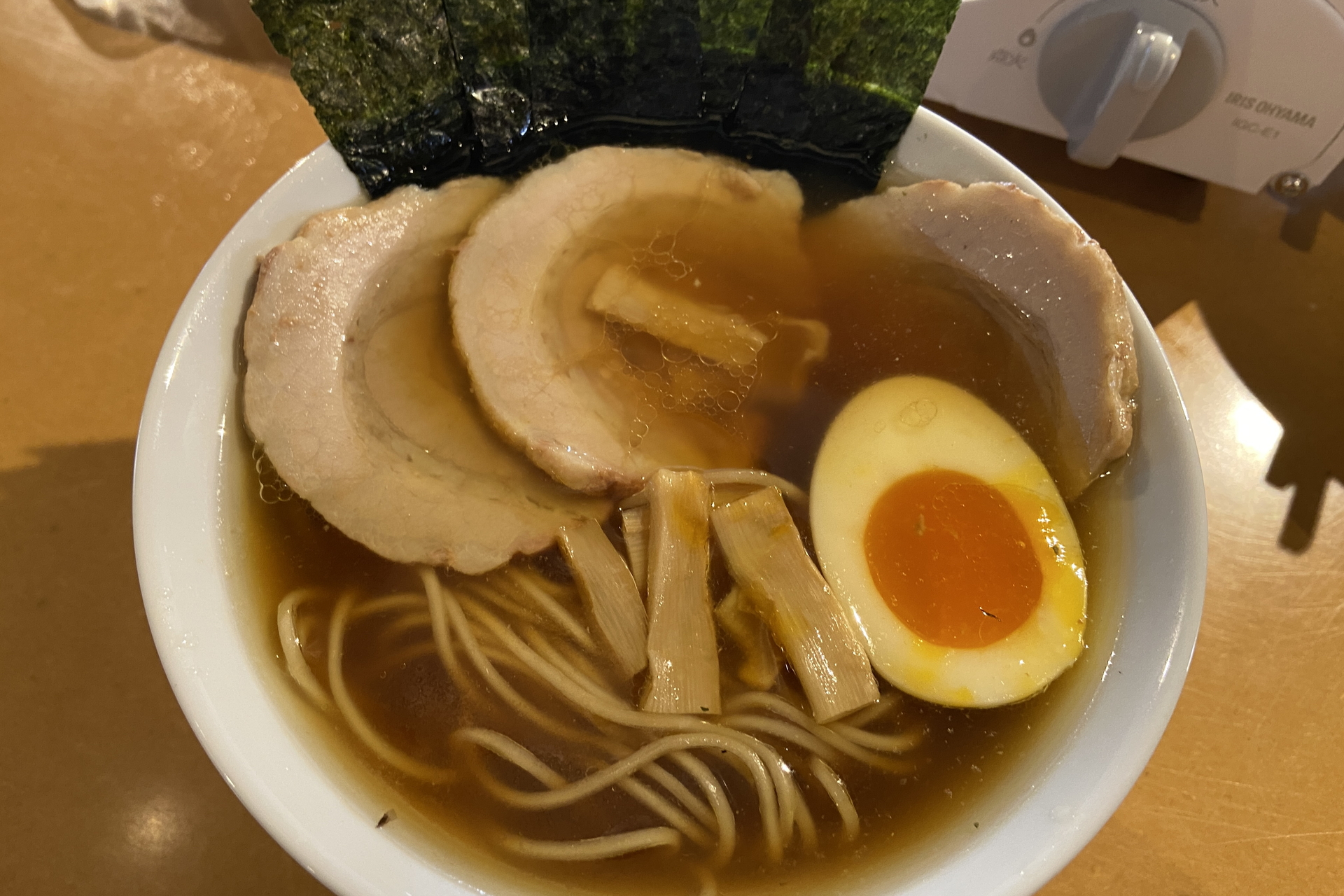 トッピングをして完成。好みでネギをかけても◎