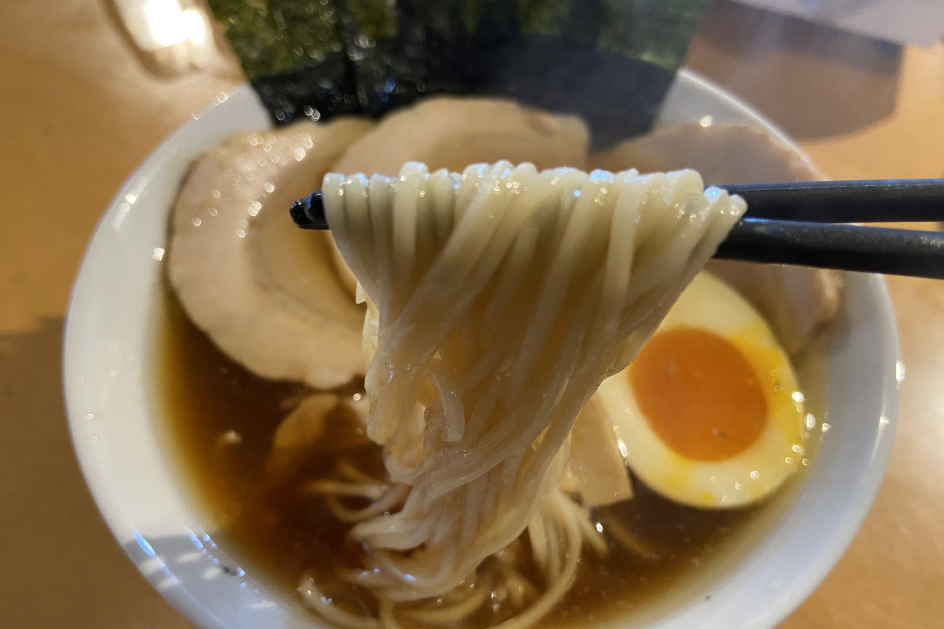 トッピングをして完成。好みでネギをかけても◎